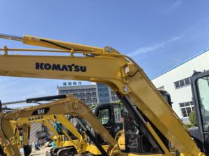 Mini-excavatrice sur chenilles d'occasion Komatsu PC55MR 5,5T, fabriquée au Japon, pour moteur, engrenages, petit tracteur, pelle, certifiée CE allemande - Product Image 4