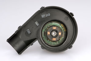 Herramienta de moldeo de baja presión para alivio de tensión de cable USB - Product Image 5