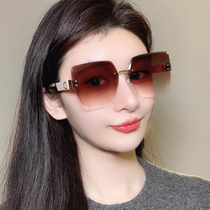 แว่นกันแดดไร้กรอบสำหรับผู้หญิง ยี่ห้อ D เลนส์พีซีสีชมพู ป้องกันรังสียูวี 400 ประเภท 3 แว่นกันแดด สไตล์สตรีท แฟชั่นอินเทรนด์ - Product Image 4