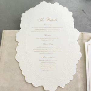 Folio d'invitation de mariage personnalisé en velours beige avec détails dorés et enveloppe pour célébration de mariage - Product Image 4