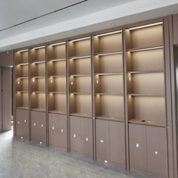 Armoire de présentation murale en bois massif minimaliste moderne, bibliothèque intégrée personnalisée avec éclairage pour salon