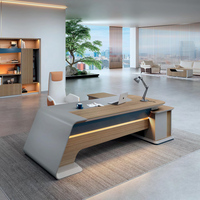Bureau de direction moderne et durable en forme de L pour le bureau avec un grand espace de travail, bureau professionnel pour cadre supérieur
