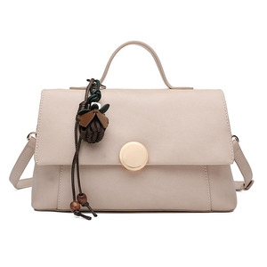 Sac bandoulière vintage pour femme, sac à main polyvalent, sac fourre-tout élégant pour le travail avec pendentif, cadeau pour femmes - Product Image 6