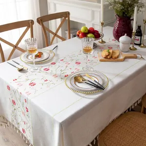 ผ้าปูโต๊ะลายดอกไม้ทรงสี่เหลี่ยมผืนผ้าผ้าปูโต๊ะสีขาวสุดหรูสำหรับงานปาร์ตี้