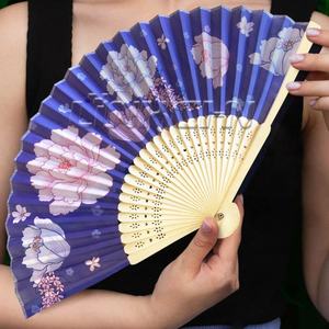 Éventail à main en bambou de soie japonaise avec logo personnalisé - Product Image 3