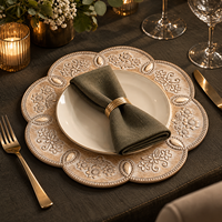 Assiette de présentation de luxe en plastique de 13 pouces, motif floral gaufré, effet antique texturé, pour décoration de réceptions de mariage et banquets