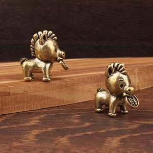 Ornement en laiton en forme de poney mordant une pièce de monnaie, 2 pièces, décoration Feng Shui pour salon, décoration du Nouvel An chinois - Product Image 2