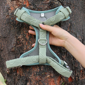 Conjunto de arnés de cuello ajustable acolchado suave con correa de pecho para mascotas de tela bordada de diseñador Premium - Product Image 2