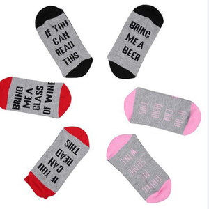 Venta caliente Unisex si usted puede leer este traer <span class=keywords><strong>Me</strong></span> <span class=keywords><strong>vino</strong></span> cerveza café redondo de algodón Calcetines - Product Image 1