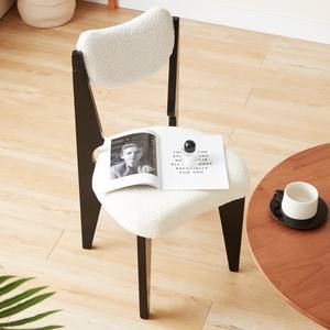 Chaise de salle à manger en bois massif de style nordique avec revêtement en laine d'agneau pour chambre, bureau, salon - Product Image 3