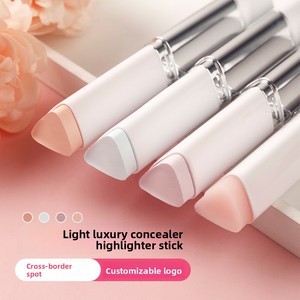 <span class=keywords><strong>Stick</strong></span> Correcteur et <span class=keywords><strong>Illuminateur</strong></span> Double Embout avec Fonction Éclaircissante Modèle Bande Rose - Product Image 1