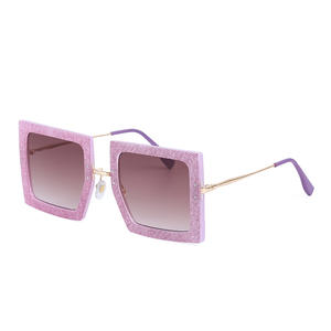 Lunettes de soleil carrées de style coréen pour femmes, protection UV400, lentille en PC, monture noire, lunettes de soleil à la mode, utilisation en extérieur - Product Image 2