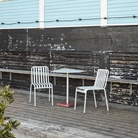 Ensemble table et chaises en fer forgé blanc de style nordique pour extérieur, idéal pour cours, balcons, cafés en plein air tendance et espaces de détente décontractés