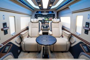 Kit de conversion intérieure de luxe pour Toyota Hiace avec sièges VIP, <span class=keywords><strong>bureau</strong></span> électrique, cloison intelligente et grand écran tactile - Product Image 3