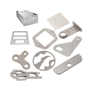 Pièces en tôle d'acier inoxydable avec trous et découpes pour la fabrication - Product Image 1