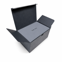Boîte cadeau de luxe en carton rigide pour montre avec insert en velours vert et coussin pour montre, boîte d'emballage de montre au toucher soyeux mat