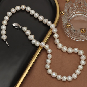 <span class=keywords><strong>Collana</strong></span> con Ciondolo a Filo da 9mm con Perle Naturali Bianche d'Acqua Dolce Annodate a Mano, Motivo Alien, <span class=keywords><strong>Collana</strong></span> a Catena per Clavicola, Vendita all'Ingrosso - Product Image 2