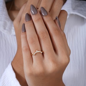 Bague élégante en or en forme de couronne avec diamant pour femme, alliance en V, bijoux de mariée minimalistes, bague de mode - Product Image 2