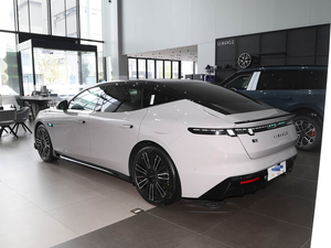 Lynk & Co 10 EM-P 2026, autonomie BEV de 240 km, avec transmission électrique intelligente 4 roues motrices, berline intermédiaire de grande taille à 4 portes et 5 places, Lynk&Co 10 <span class=keywords><strong>EMP</strong></span> - Product Image 5