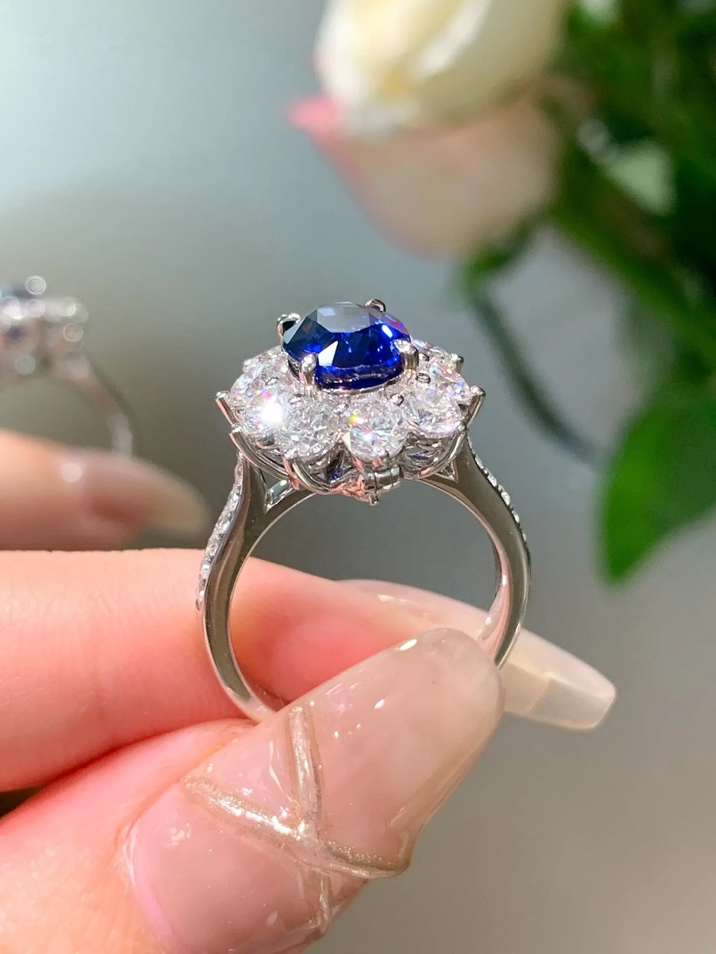 Natürlicher Smaragdschnitt blauer Saphir Hochzeitsverlobung Diamant Mossanit-Ring mit GRA-Zertifikat