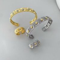 Bracelet manchette large bohème à fleurs, style vintage marguerite et tournesol, bijou pour femme, idéal pour les fêtes, les vacances et la plage