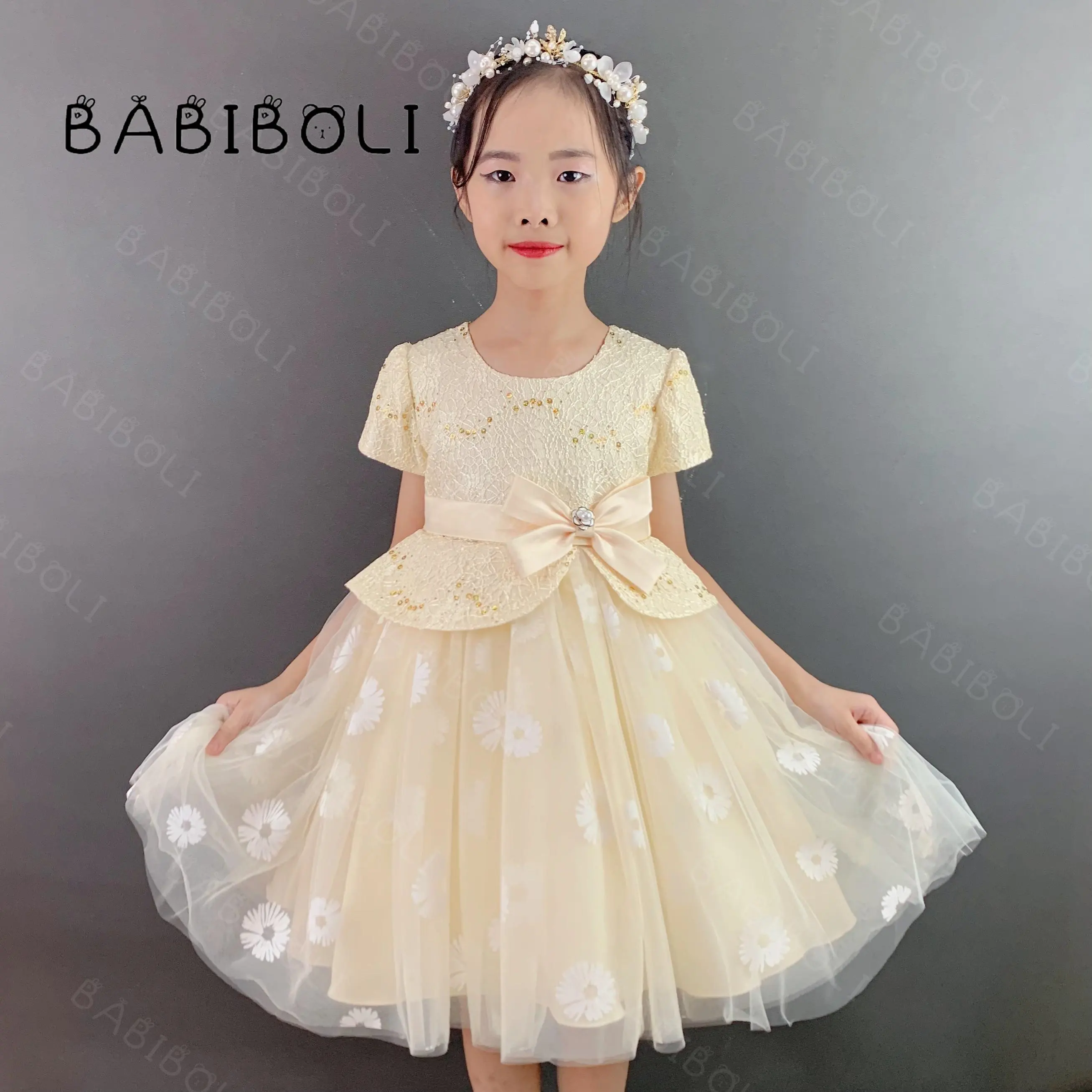 Детское кружевное платье с цветочным принтом