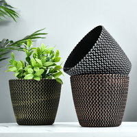 Pot de fleurs rond en plastique pp avec impression or pour jardin, pot de fleurs suspendu en fer à bas prix, décoration suspendu avec chaîne