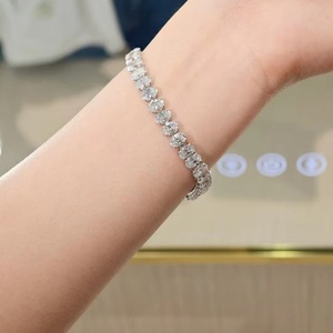 Bracelet en or blanc 18 carats Huazhong Gem Pure avec diamant ovale brillant cultivé en laboratoire - Product Image 1
