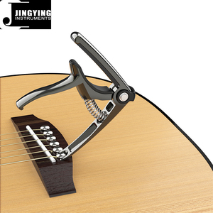 2024 Jingying Music Guitar Capo, Vente en gros 4 en 1 Capos de guitare acoustique multifonctionnels avec coupe-corde/extracteur de goupille/support de choix - Product Image 3