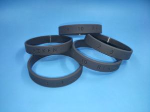 Özel silikon bilekliği kişiselleştirilmiş metin Debossed kauçuk bilezik motivasyon parti iyilik Fundraisers doğum günü - Product Image 4