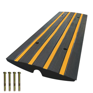 Rampe <span class=keywords><strong>de</strong></span> seuil <span class=keywords><strong>de</strong></span> passage en caoutchouc robuste pour voitures, camions, scooters et vélos - Product Image 1