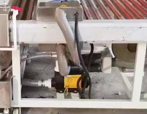 Nettoyeur et sécheur de vitres horizontal fiable de qualité supérieure avec système d'alimentation 380V pour la fabrication de vitres de fenêtres et de portes - Product Image 6