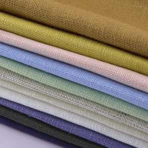 Fabrication en usine de textiles de maison, <span class=keywords><strong>tissu</strong></span> tendance confortable en fibre de <span class=keywords><strong>lin</strong></span> teint en fil <span class=keywords><strong>beige</strong></span> gris tissé/ - Product Image 1