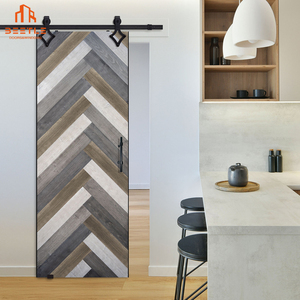 Cửa chuồng gỗ rắn Màu Retro, cho phép bạn gặp sự yên tĩnh của thời gian với mỗi lần mở và đóng. - Product Image 1