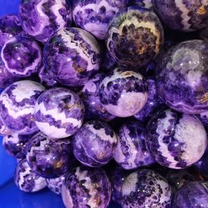 Groothandel Natuurlijke Helende Stenen Hoge Kwaliteit Droom Amethist Bol Enorme Grootte Kristal Ambachten Voor Decoratie - Product Image 1