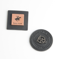 Étiquettes personnalisées en cuir PU avec logo, gravure laser, impression en creux, autocollantes, lavables, en métal, pour vêtements