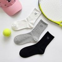 Chaussettes mi-mollet tricotées transfrontalières pour femme, respirantes en polycoton, style sportif décontracté, motifs cœurs et lettres, noir et blanc