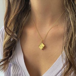 Creative in PVD Collana Pendente in Acciaio Inox Placcato Oro 18K alla moda Promette Love Promette Libro per Anniversari di Matrimoni Regali - Product Image 4