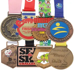 Medailles Gouden Voetbal Hardlopen Marathon Taekwondo Basketbal Karate Voetbal Sport Metal Award Aangepaste Logo Medailles En Trofeeën