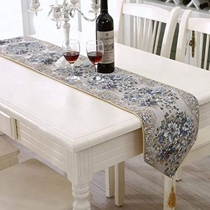 ผ้าปูโต๊ะลายดอกไม้คลาสสิกพร้อมพู่ตกแต่งสำหรับใช้ในบ้าน - Product Image 1