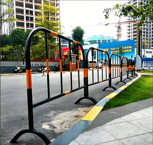 Barrière de contrôle des foules en acier galvanisé durable avec poteaux réfléchissants haute visibilité |   Obstacles routiers temporaires portables - Product Image 4