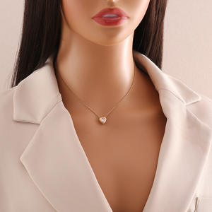 Mode Simple Collier Élégant Coeur Pendentif Polyvalent En Acier Inoxydable Clavicule Chaîne Plaqué Or - Product Image 4