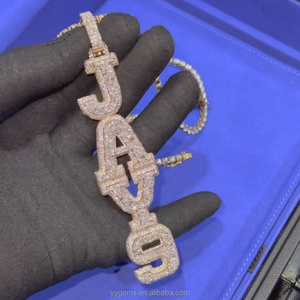 Colgante de Letra Personalizado de Plata de Ley 925 Chapado en Oro de 18K con Moissanita VVS Color D, Certificado GRA, Diamantes Engastados para Unisex - Product Image 5
