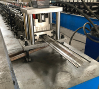 Machine de formage de rouleaux pour lames de volets roulants automatiques au design optimal