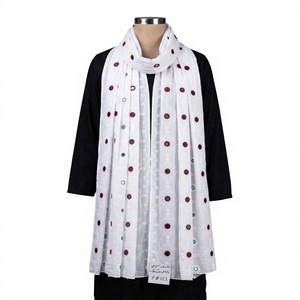 Vente en gros de hijabs en voile de coton brodé pour femmes, châle floral respirant et léger, foulard musulman, OEM ODM personnalisé - Product Image 5