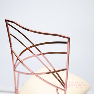 Chaises de fête pour adultes, meubles commerciaux utilisés dans les hôtels, prix bas, vente chaude en usine, personnalisables, empilables, dorées, à dossier croisé - Product Image 5