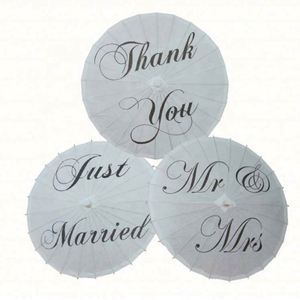 Parasol en papier de bambou blanc peint de 15,5 pouces pour décoration artisanale DIY, idéal pour les centres de table de mariage et les parasols solaires - Mr&Mirs - Product Image 1