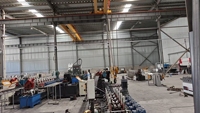 Ligne de production de machines de profilage automatique pour poutres de rayonnages, destinée aux systèmes de stockage métalliques d'entrepôt