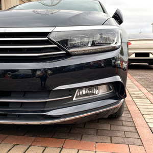 สติ๊กเกอร์ติดกันชนหน้ารถยนต์ Volkswagen ลายคาร์บอนไฟเบอร์สีดำเงา ปี 2016-2019 - Product Image 1