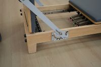 Machine à réformer Pilates flexibilité et amélioration de la force peu encombrante Bois de chêne plié pour l'entraînement de relaxation corporelle